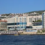 Charisma De Luxe Hotel