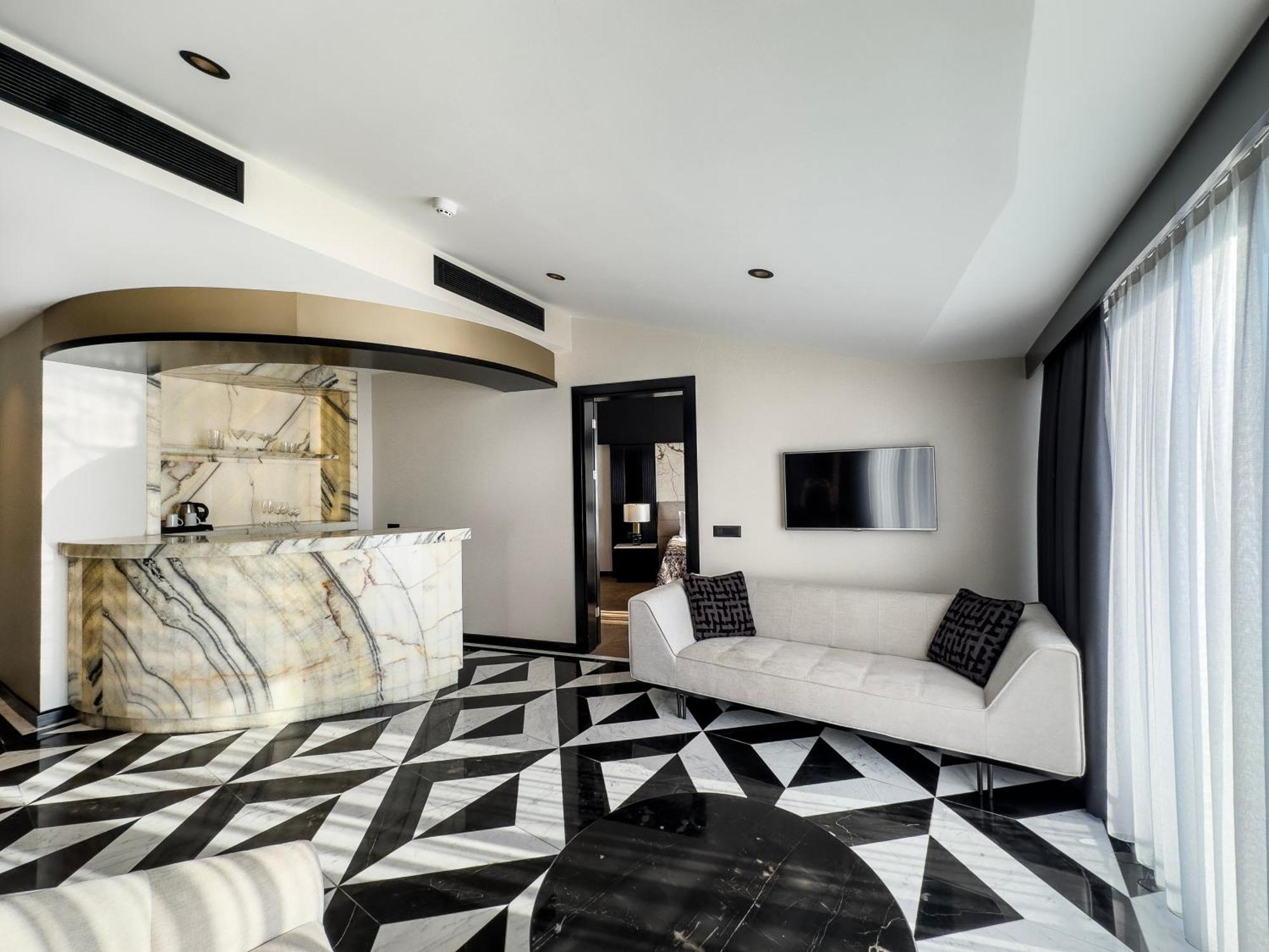 Hotel Charisma De Luxe